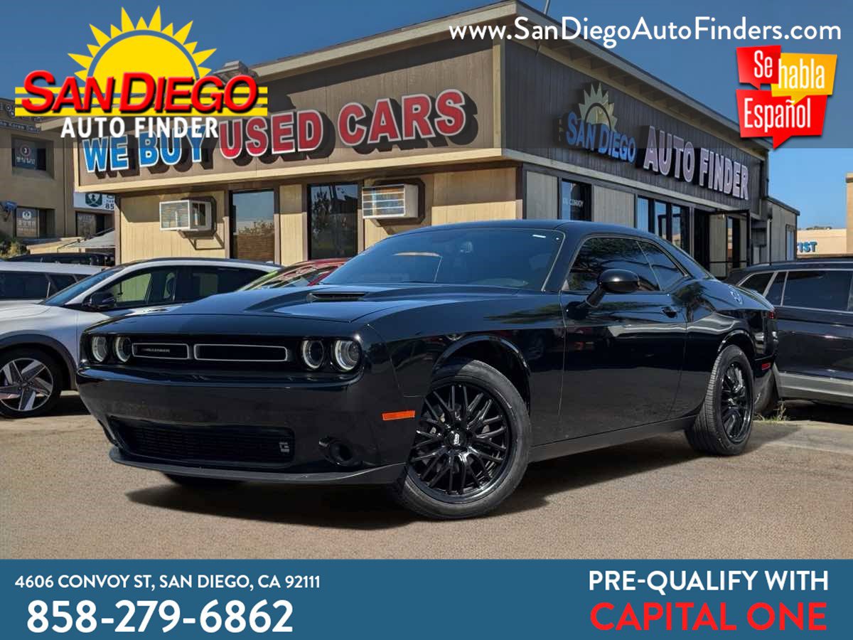 Used 2020 Dodge Challenger SXT RWD image 1