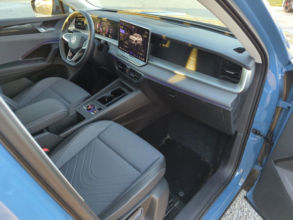 Certified 2025 Volkswagen Tiguan SE image 31