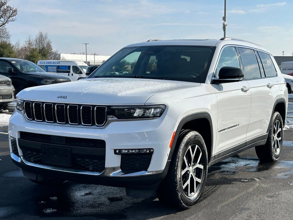 Used 2023 Jeep Grand Cherokee L Limited w/ Luxury Tech Group II image 3