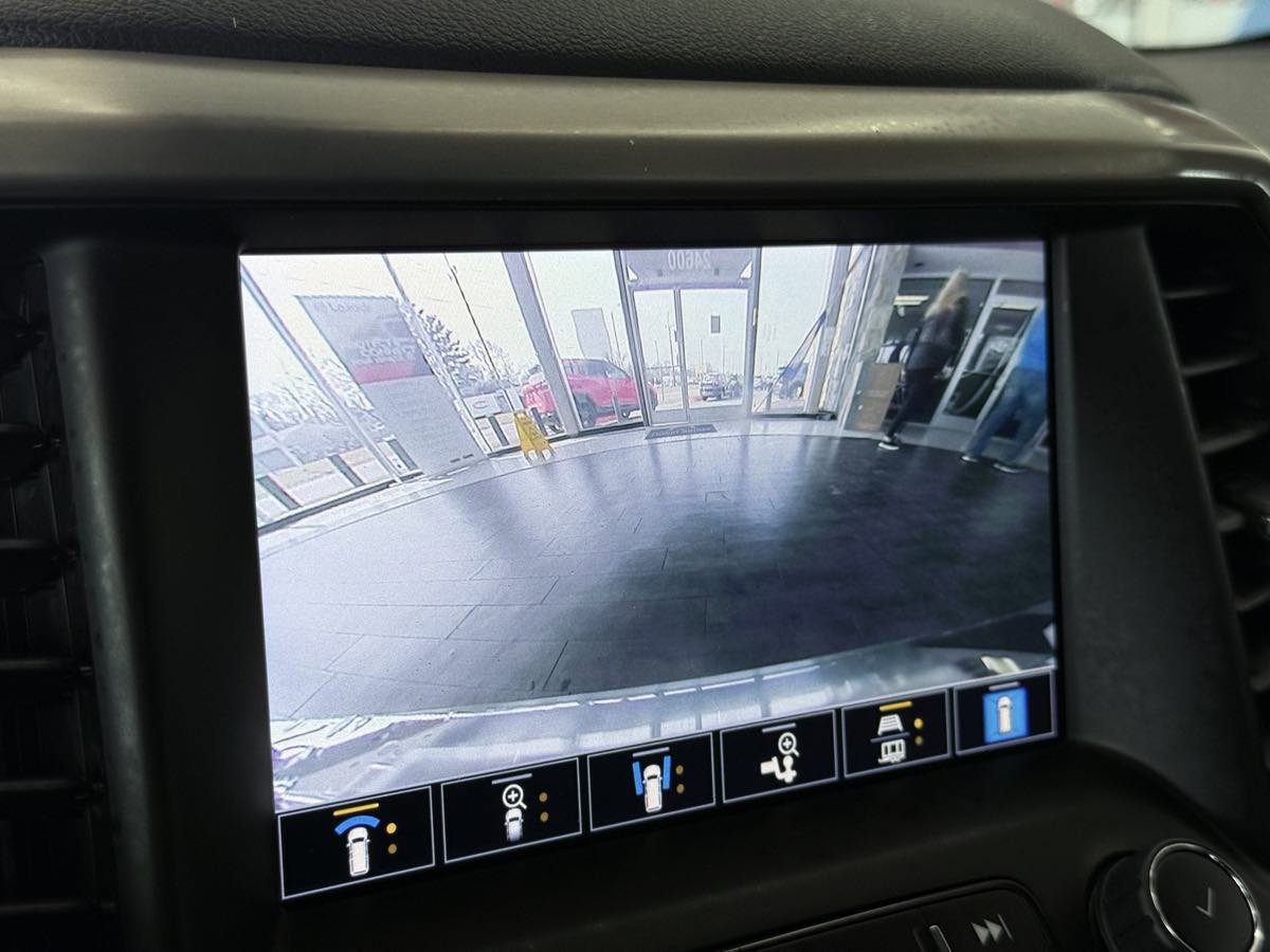 Used 2022 GMC Acadia Denali w/ Denali Ultimate Package FWD image 68