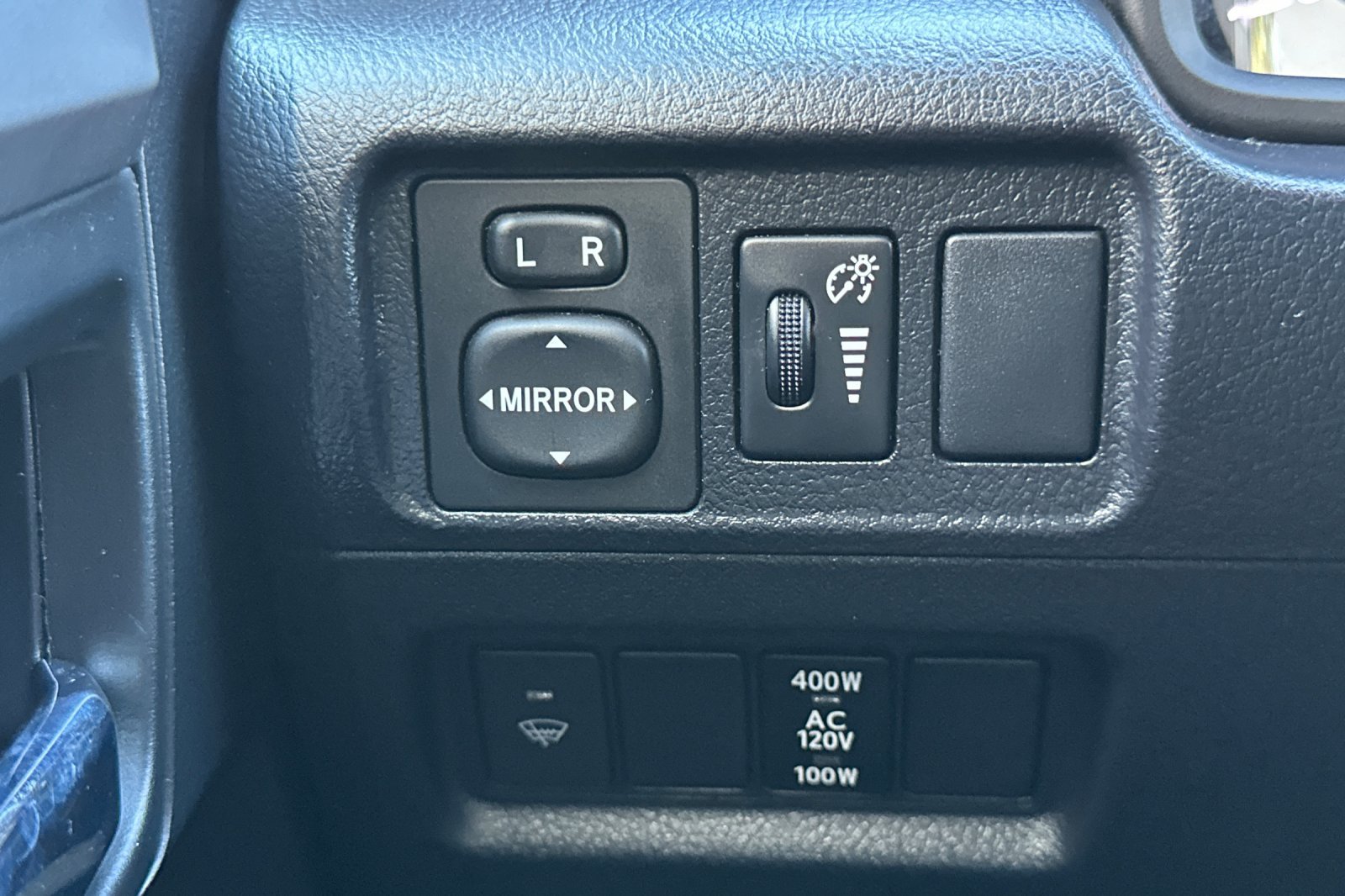 Used 2018 Toyota 4Runner SR5 AWD/4WD image 40