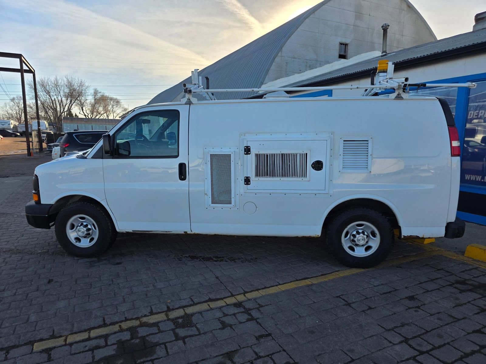 Used 2014 Chevrolet Express 2500 RWD image 10