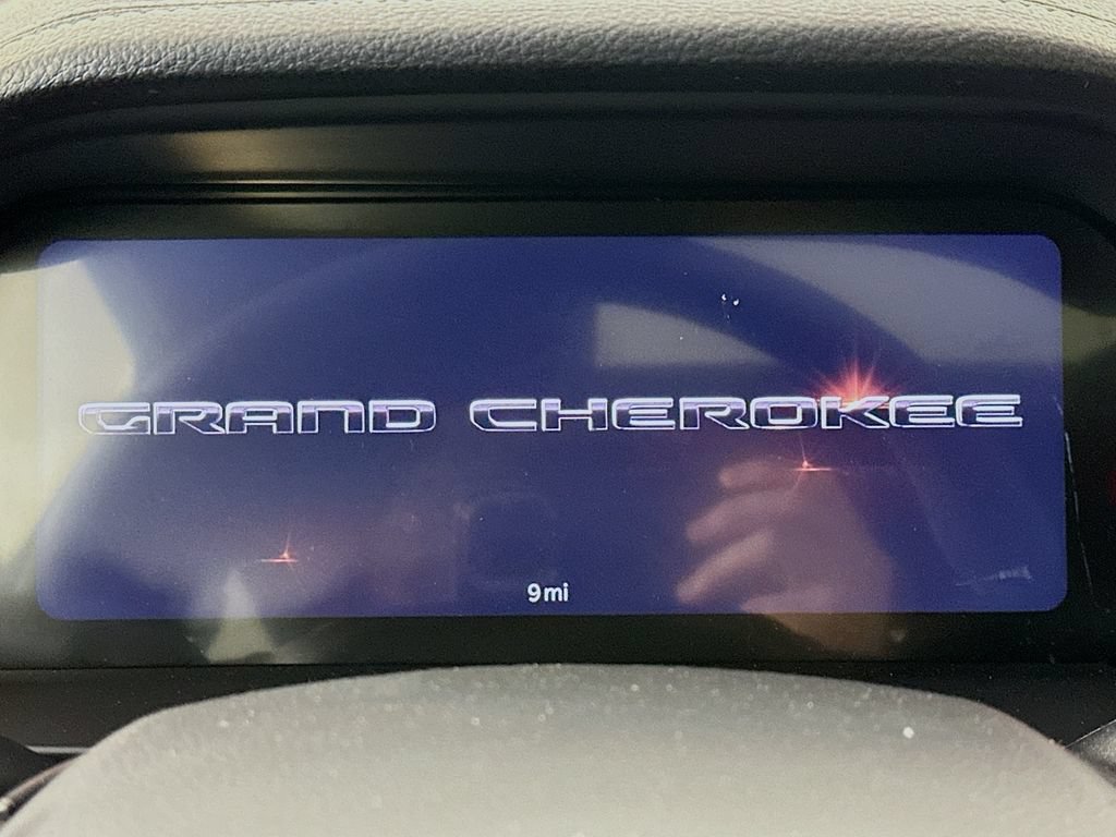 New 2026 Jeep Grand Cherokee L Limited w/ Luxury Tech Group II AWD/4WD image 11