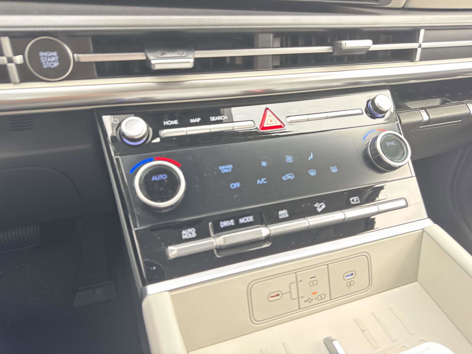 New 2026 Hyundai Santa Fe SE image 9