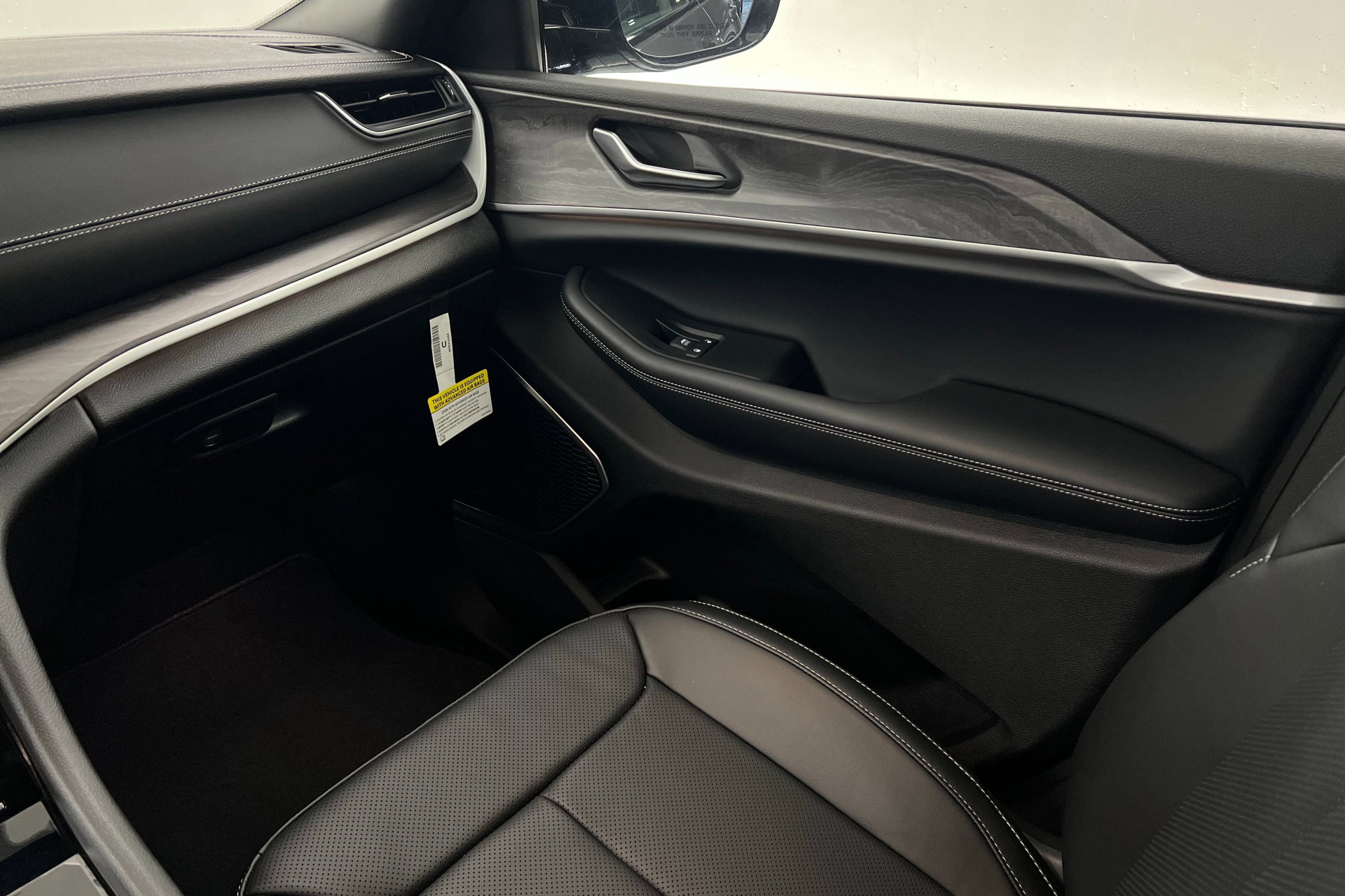 New 2024 Jeep Grand Cherokee Limited 4xe w/ Luxury Tech Group II image 10