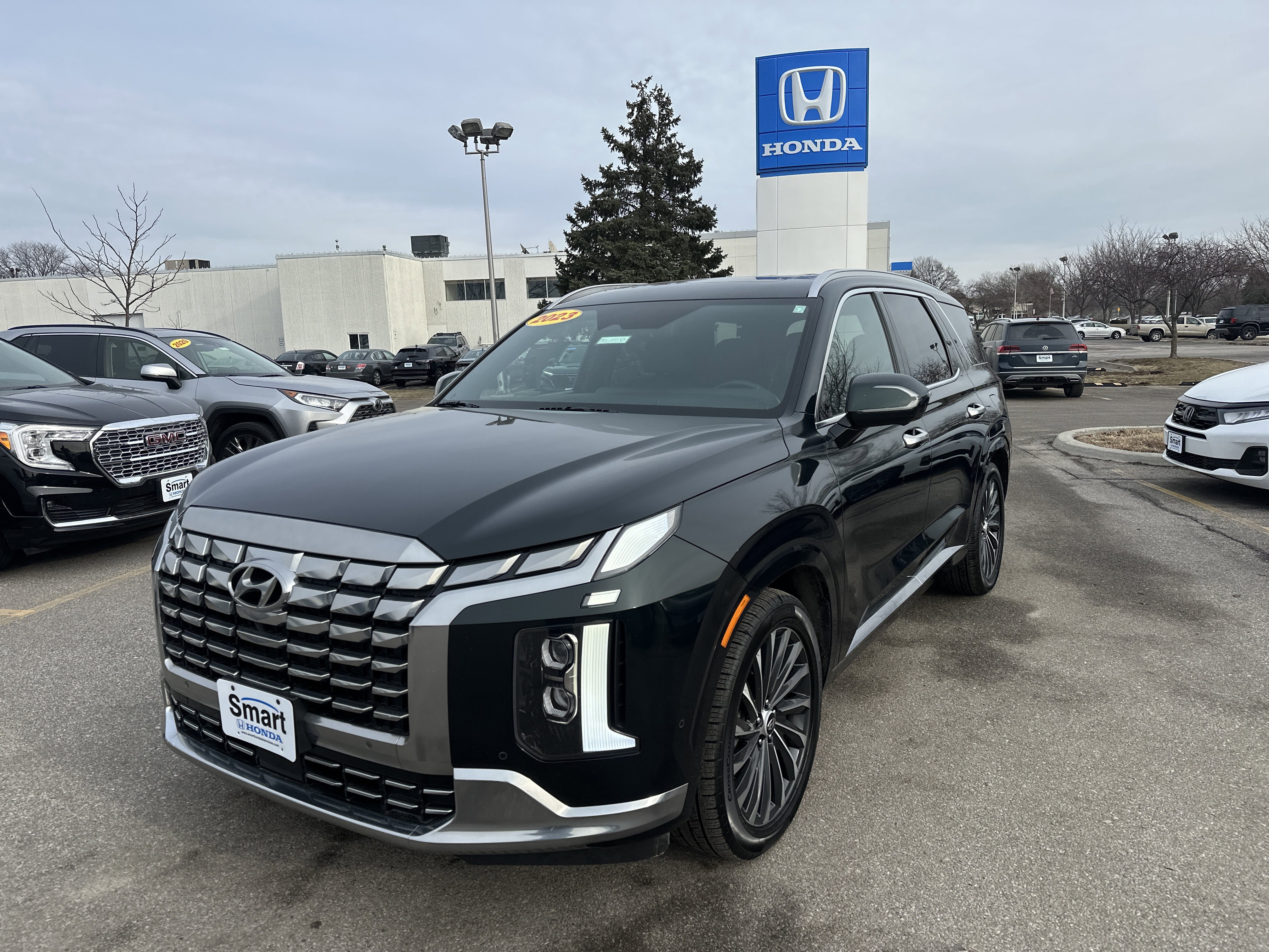 Used 2023 Hyundai Palisade Calligraphy image 1