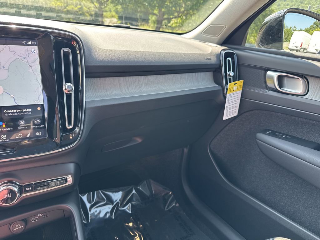New 2026 Volvo XC40 B5 Core w/ Protection Package Premier image 27
