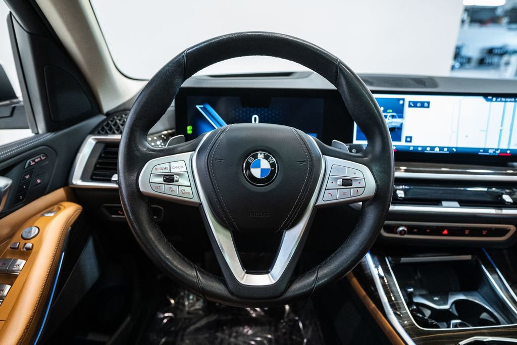 Used 2024 BMW X7 xDrive40i w/ Parking Assistance Package image 27