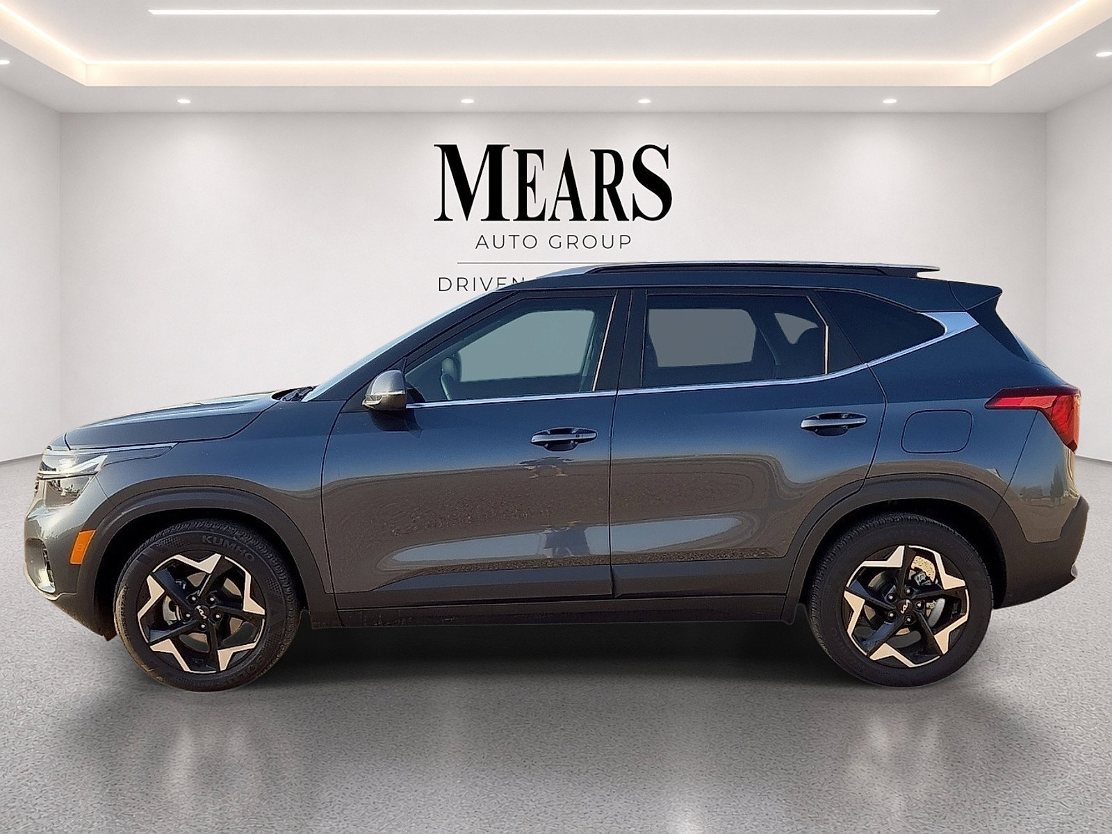 Used 2025 Kia Seltos EX FWD image 2