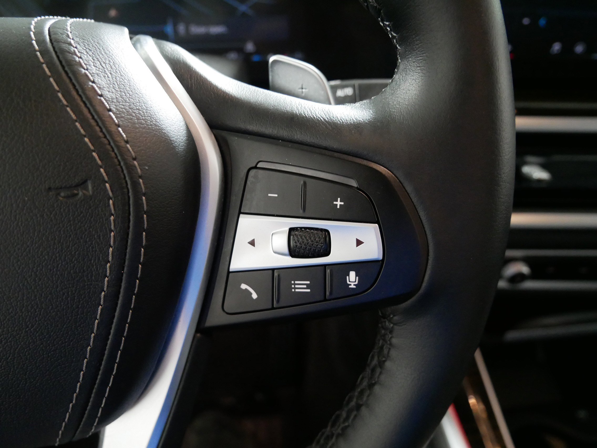 Used 2024 BMW X5 xDrive40i w/ Premium Package image 28