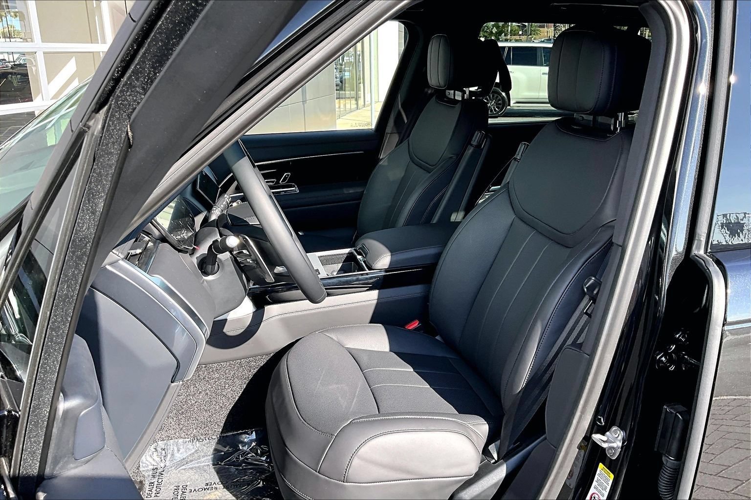 New 2026 Land Rover Range Rover Long Wheelbase SE AWD/4WD image 9