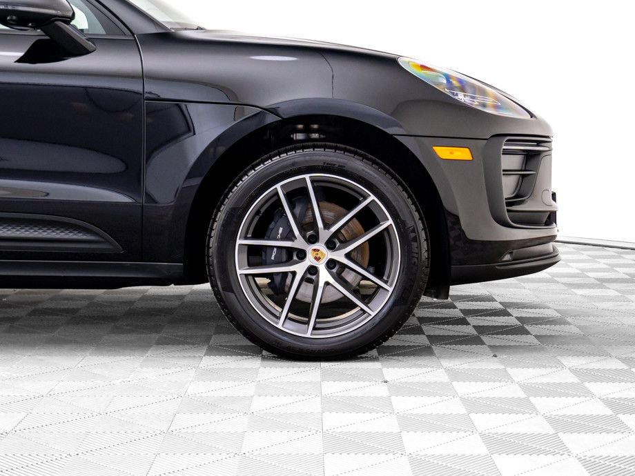 Certified 2025 Porsche Macan image 36