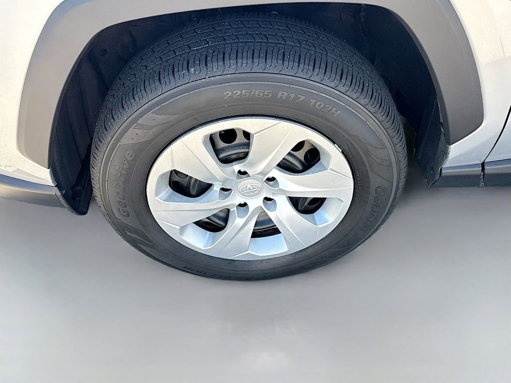 Used 2022 Toyota RAV4 LE image 25