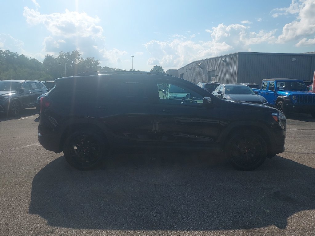 Used 2023 GMC Terrain SLE w/ Elevation Edition AWD/4WD image 8