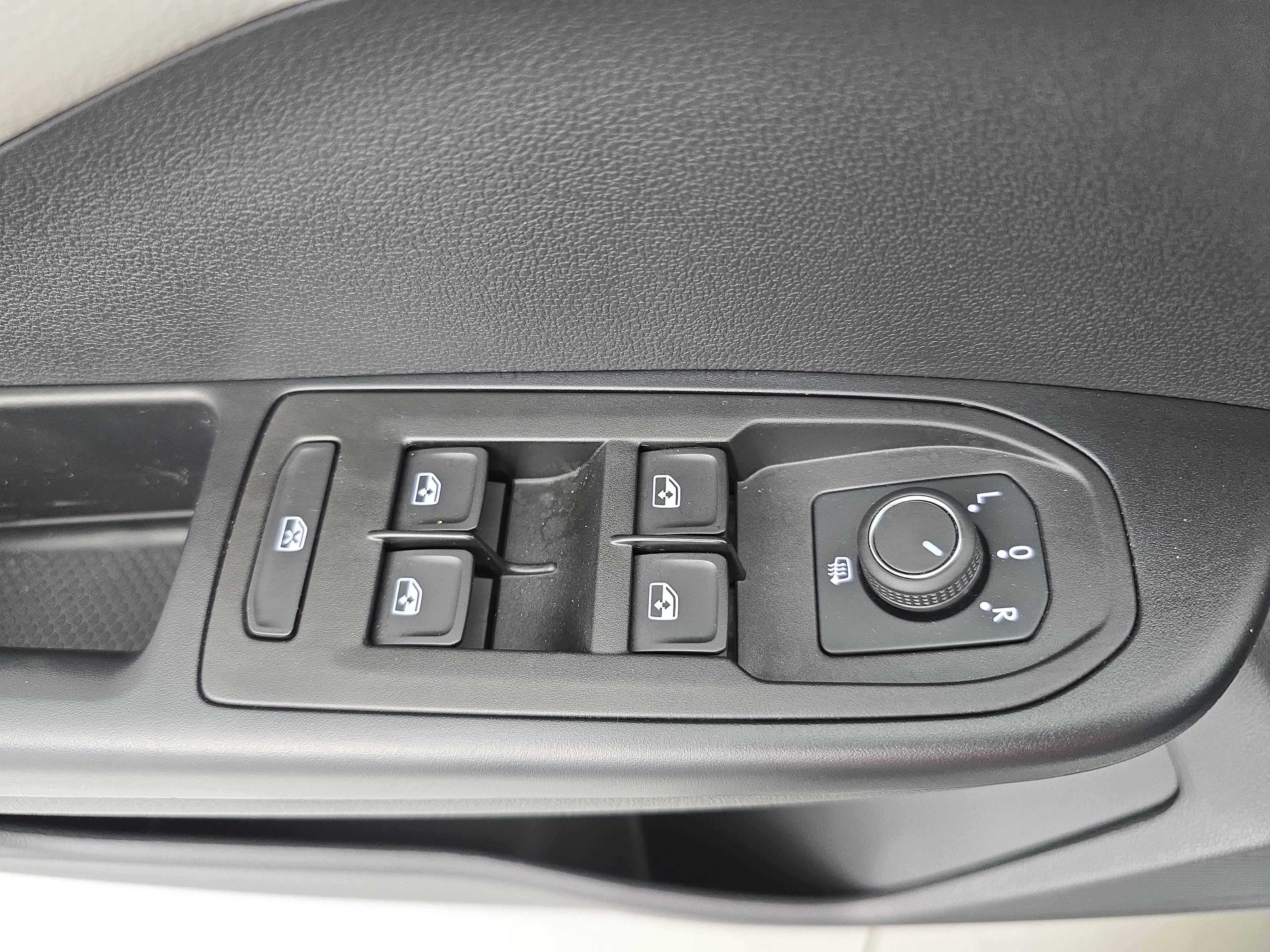 Used 2025 Volkswagen Taos S AWD/4WD image 27