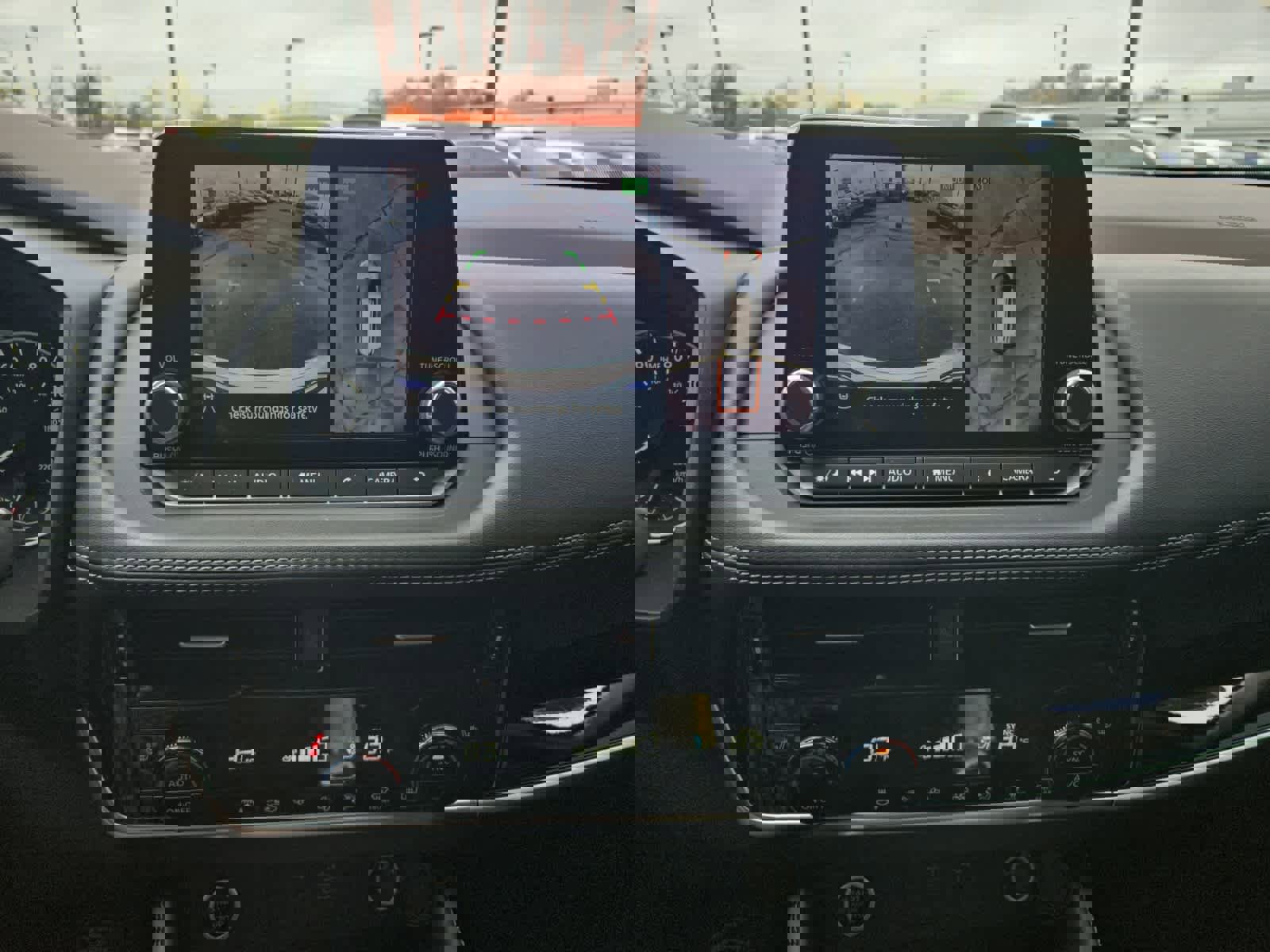 Used 2023 Nissan Rogue SL image 17