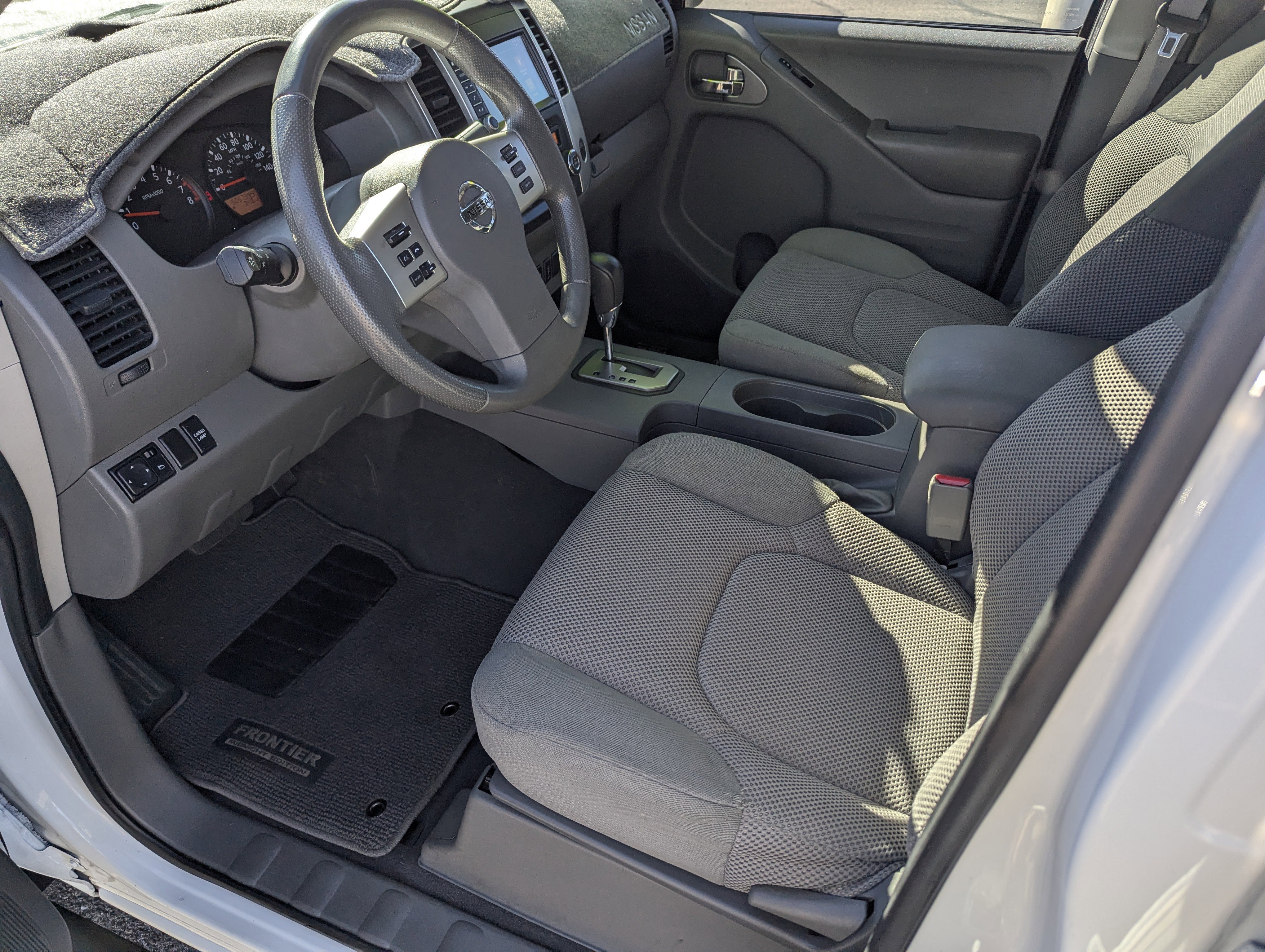 Used 2020 Nissan Frontier SV w/ Midnight Edition Floor Mats image 9