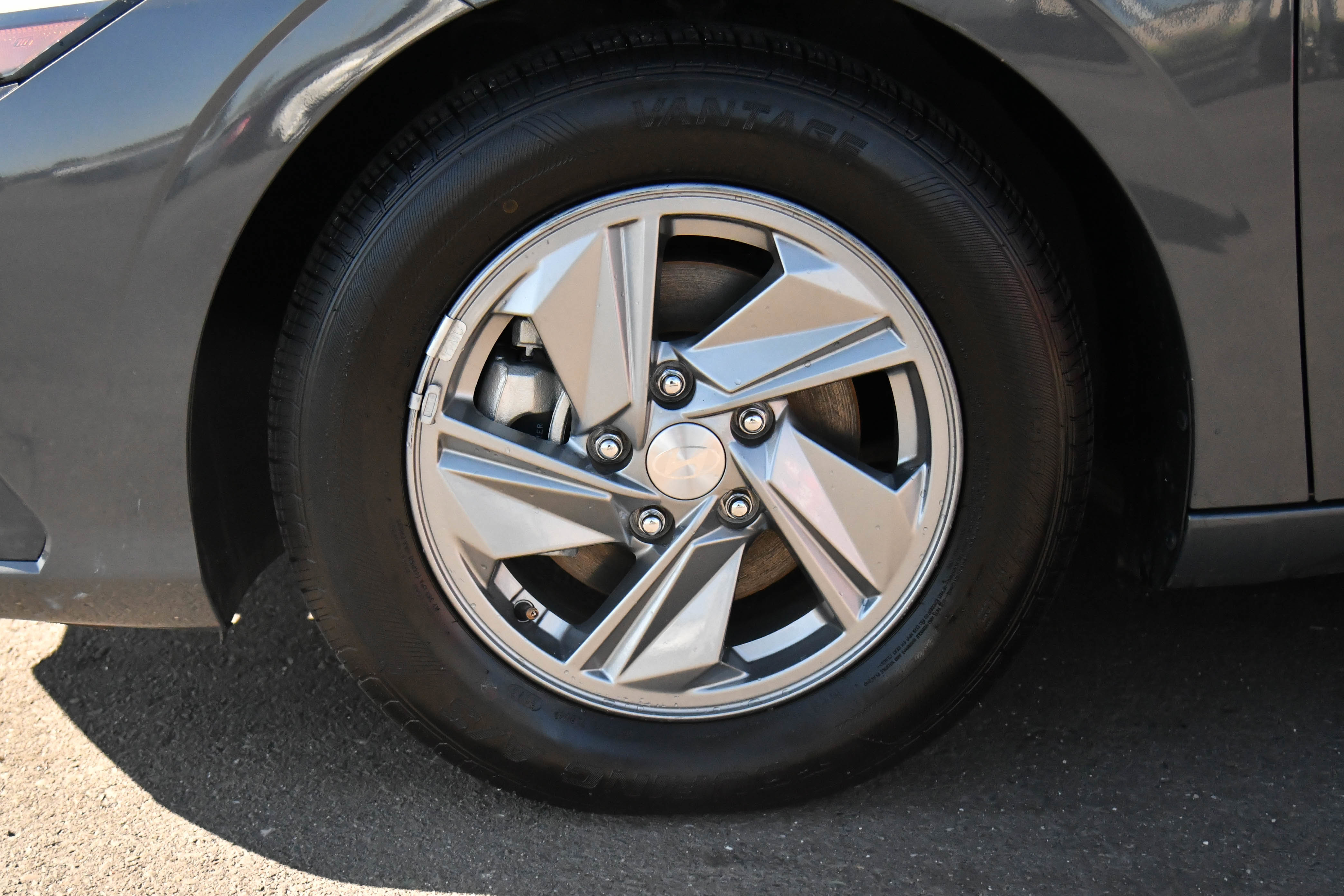 Used 2024 Hyundai Elantra SE FWD image 12