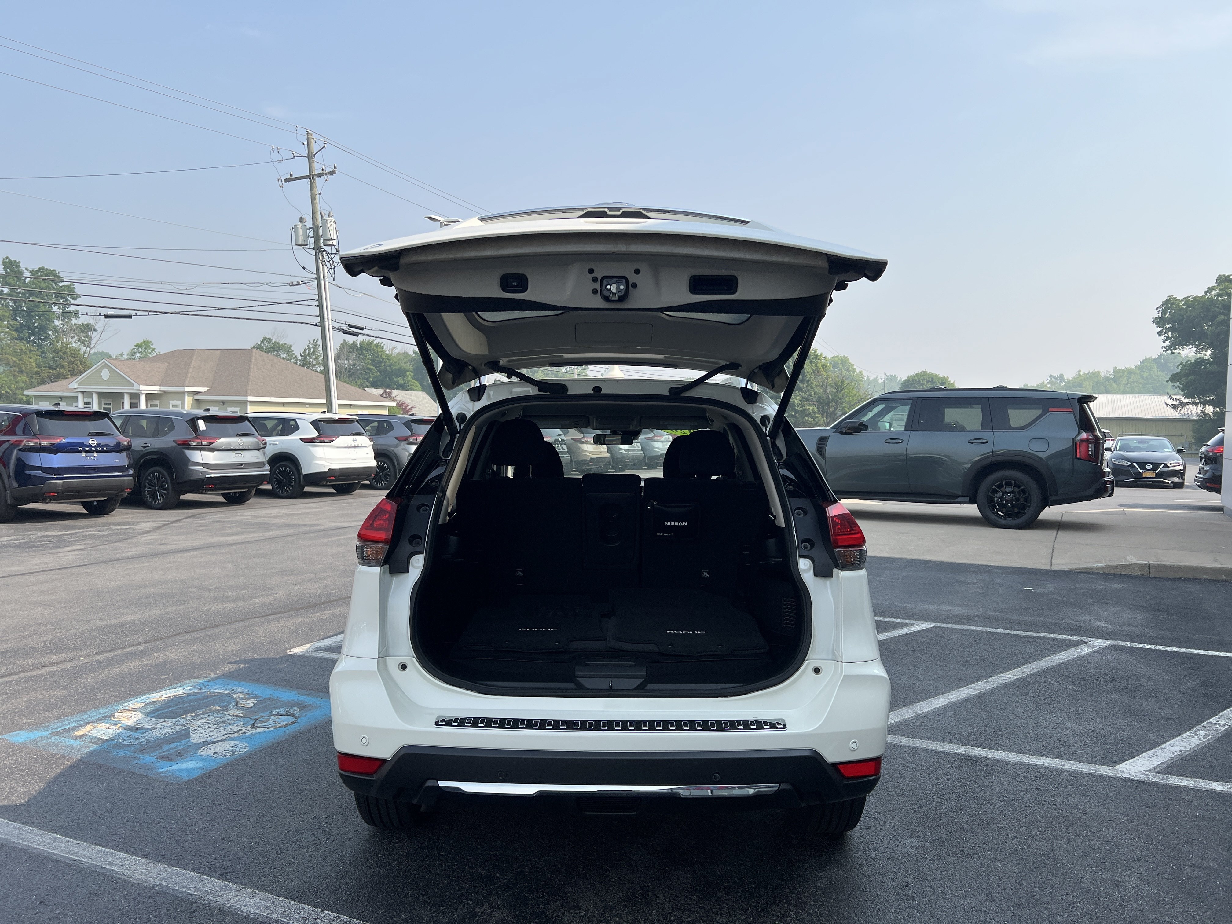 Used 2020 Nissan Rogue SV AWD/4WD image 7