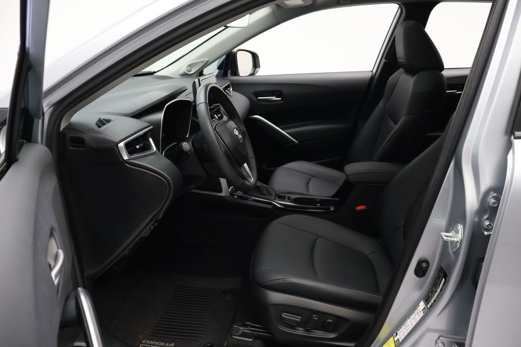 Used 2023 Toyota Corolla Cross XLE w/ Convenience Package FWD image 14