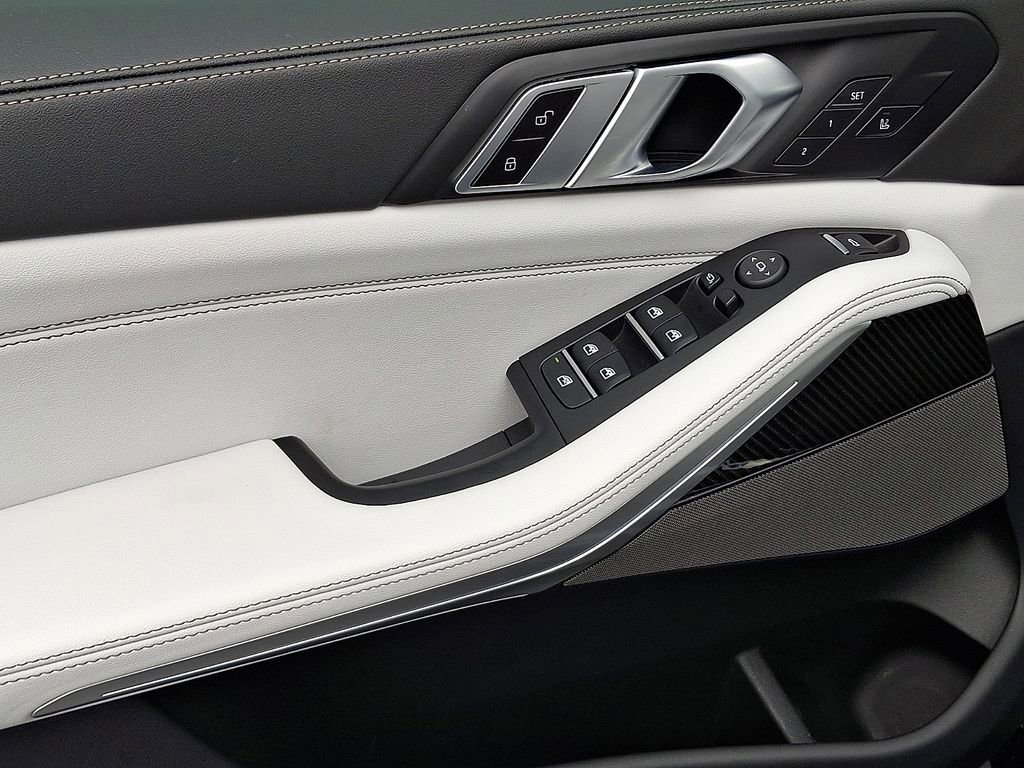 Used 2025 BMW X5 M60i w/ Climate Comfort Package image 12