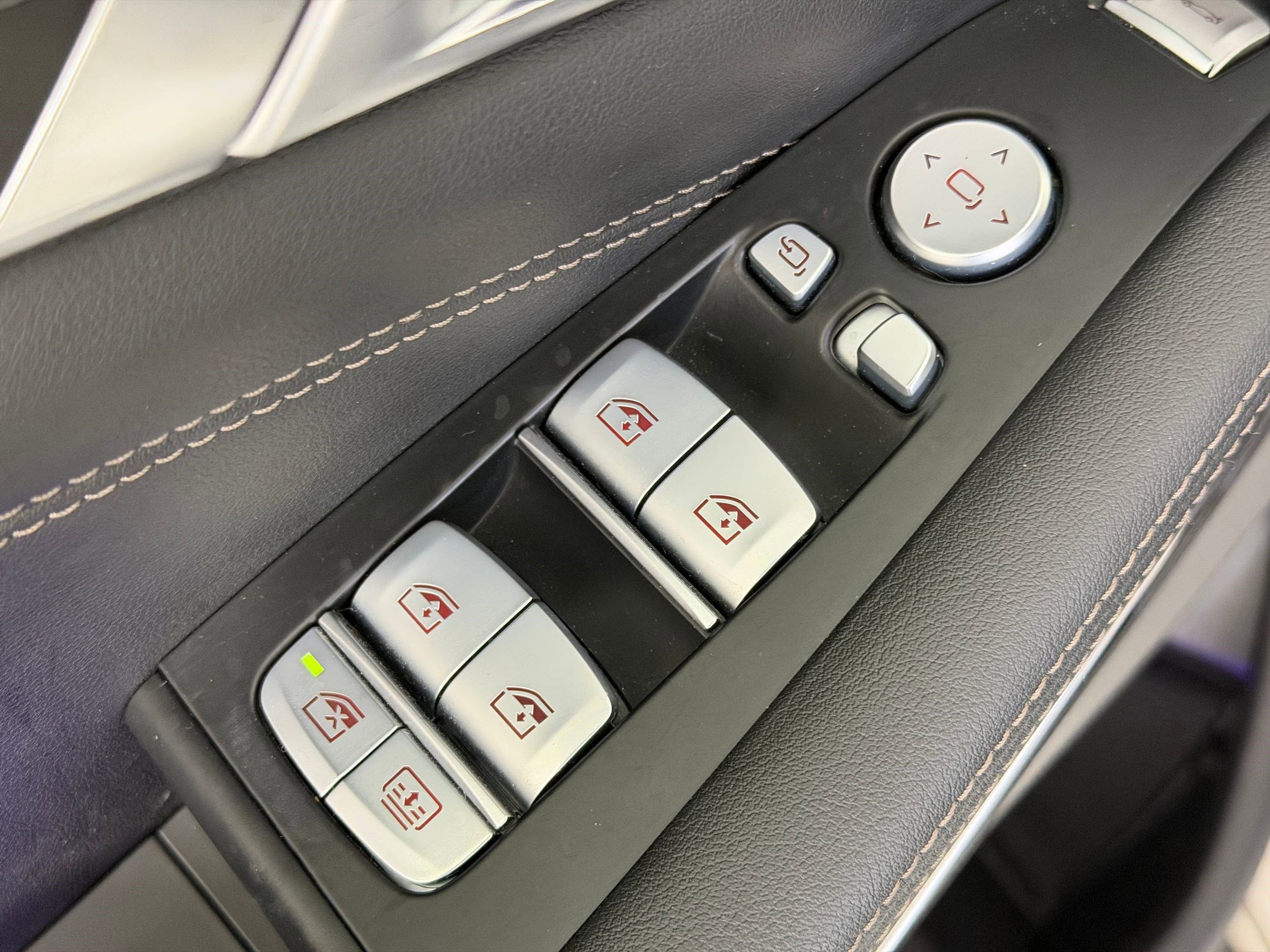 Used 2024 BMW X7 xDrive40i w/ Premium Package image 23