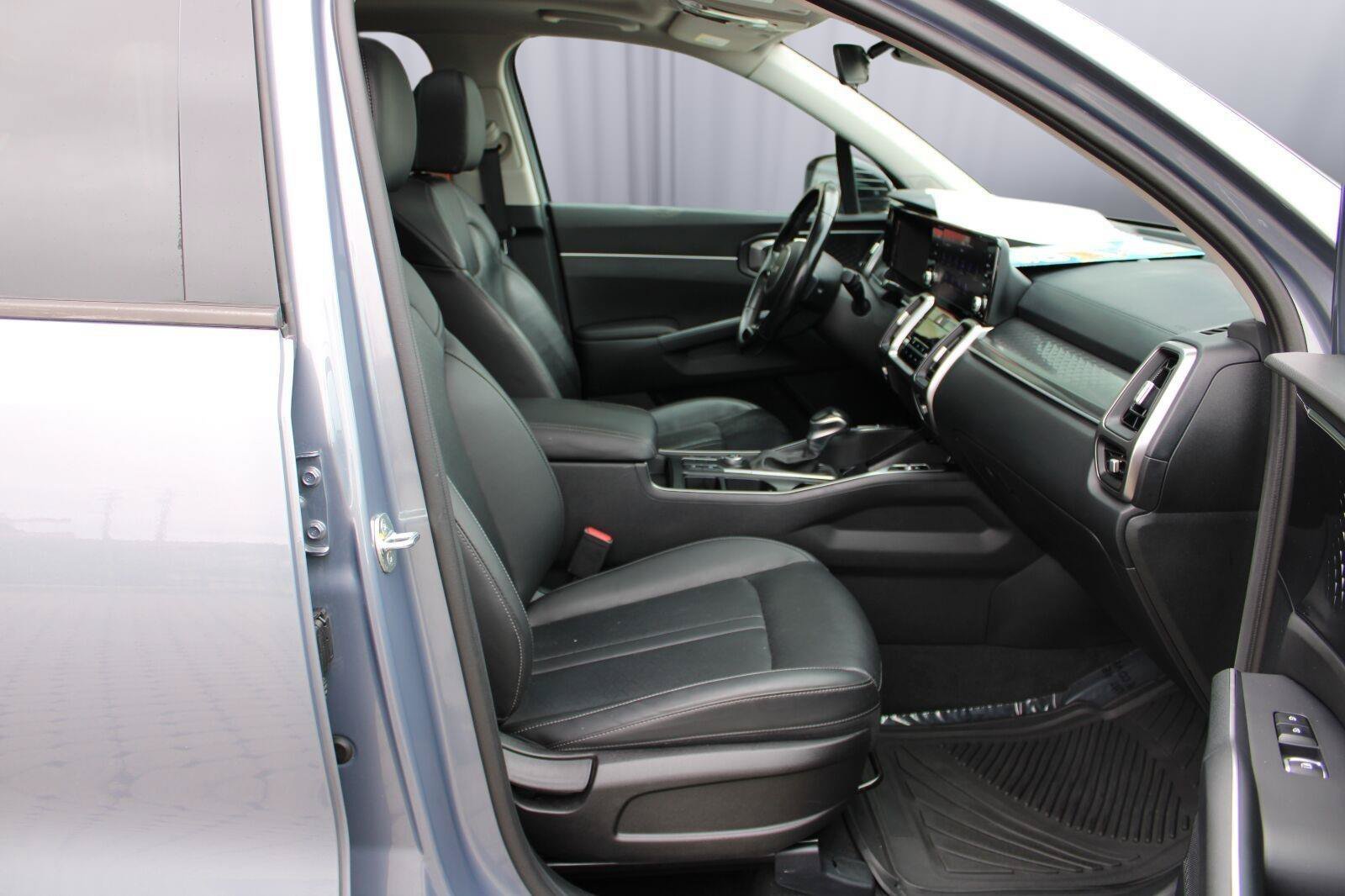 Used 2023 Kia Sorento S w/ Panoramic Sunroof Package FWD image 41