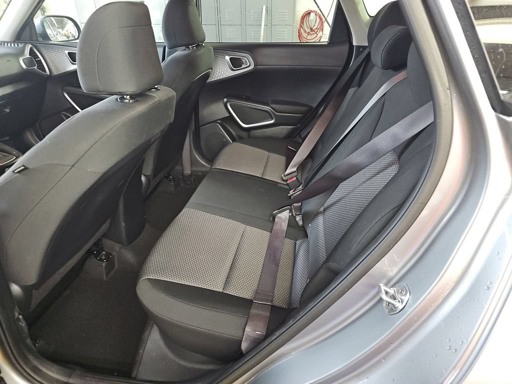 Used 2025 Kia Soul LX w/ LX Technology Package FWD image 10