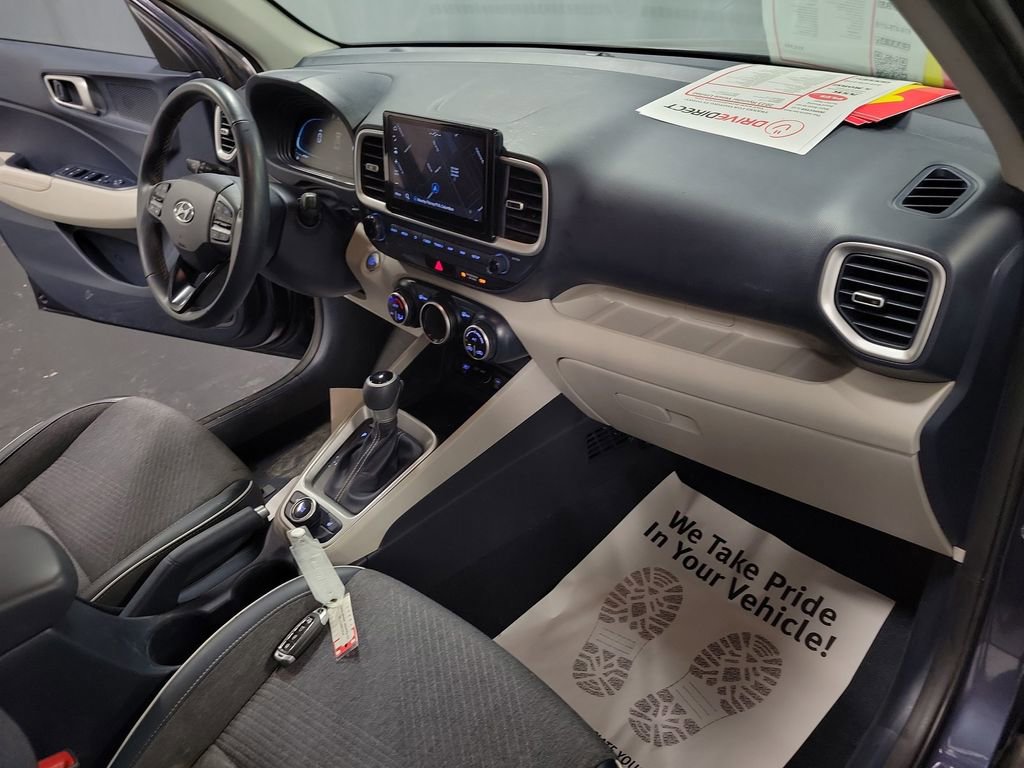 Used 2023 Hyundai Venue Limited image 24