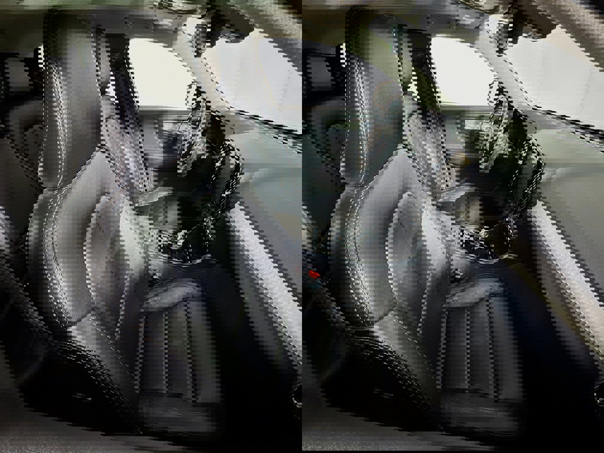 Used 2023 Volvo XC40 B5 Plus image 27