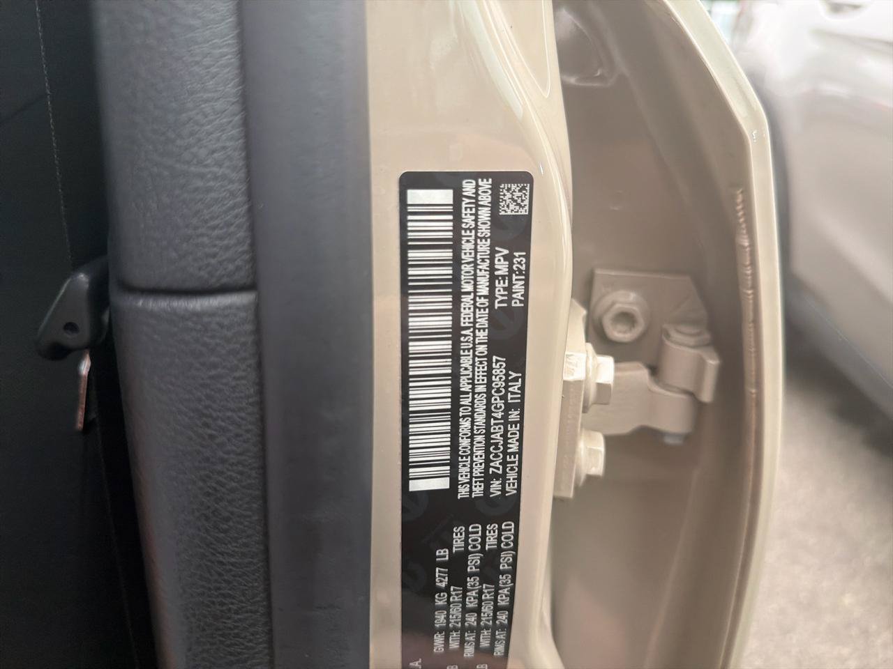 Used 2016 Jeep Renegade Latitude FWD image 29