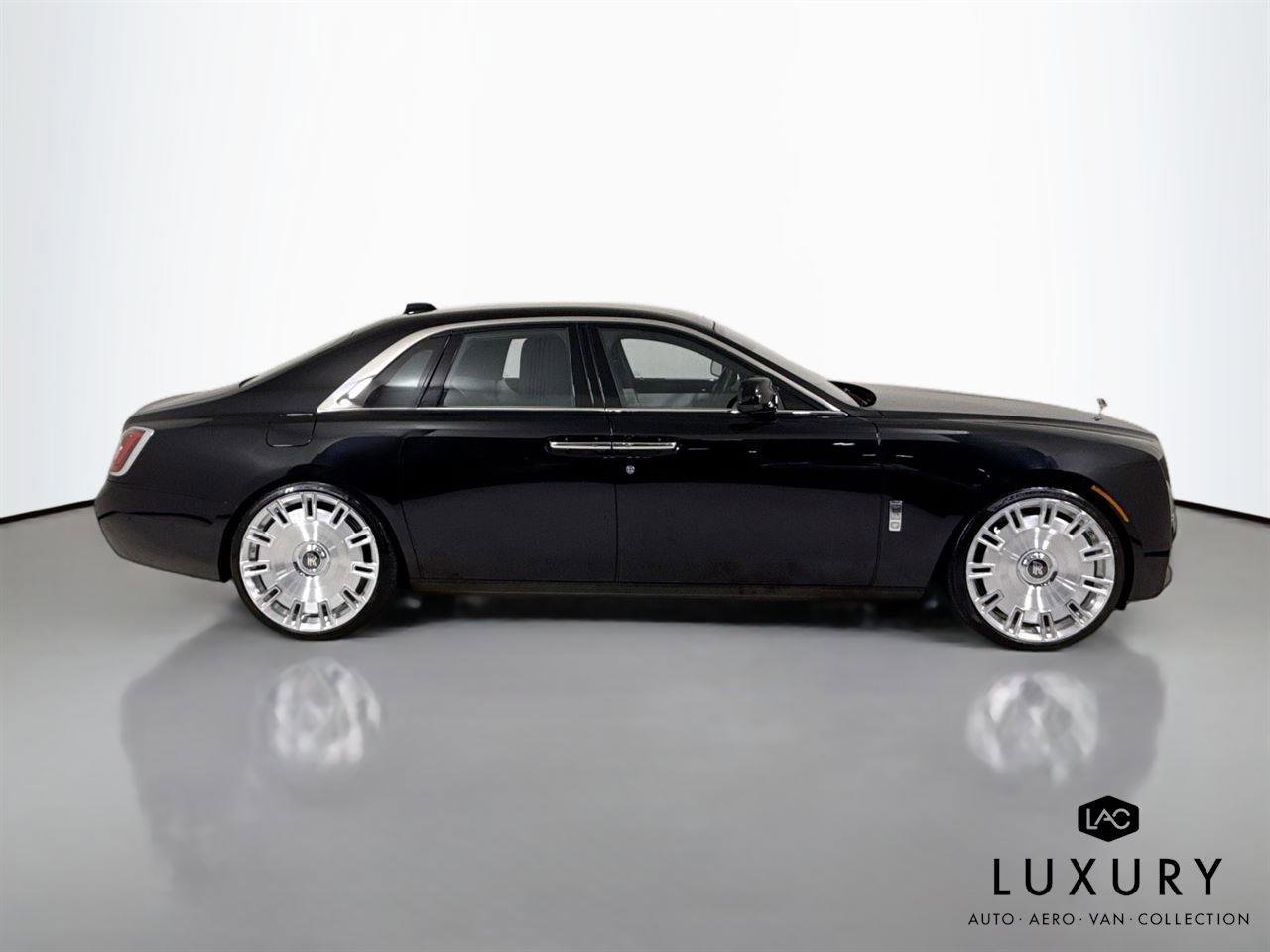 Used 2022 Rolls-Royce Ghost w/ Ghost Package image 5