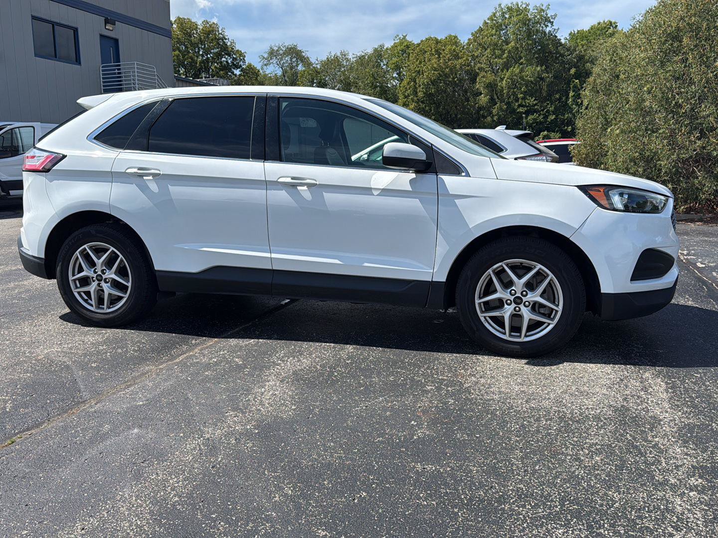 Used 2023 Ford Edge SEL AWD/4WD image 3