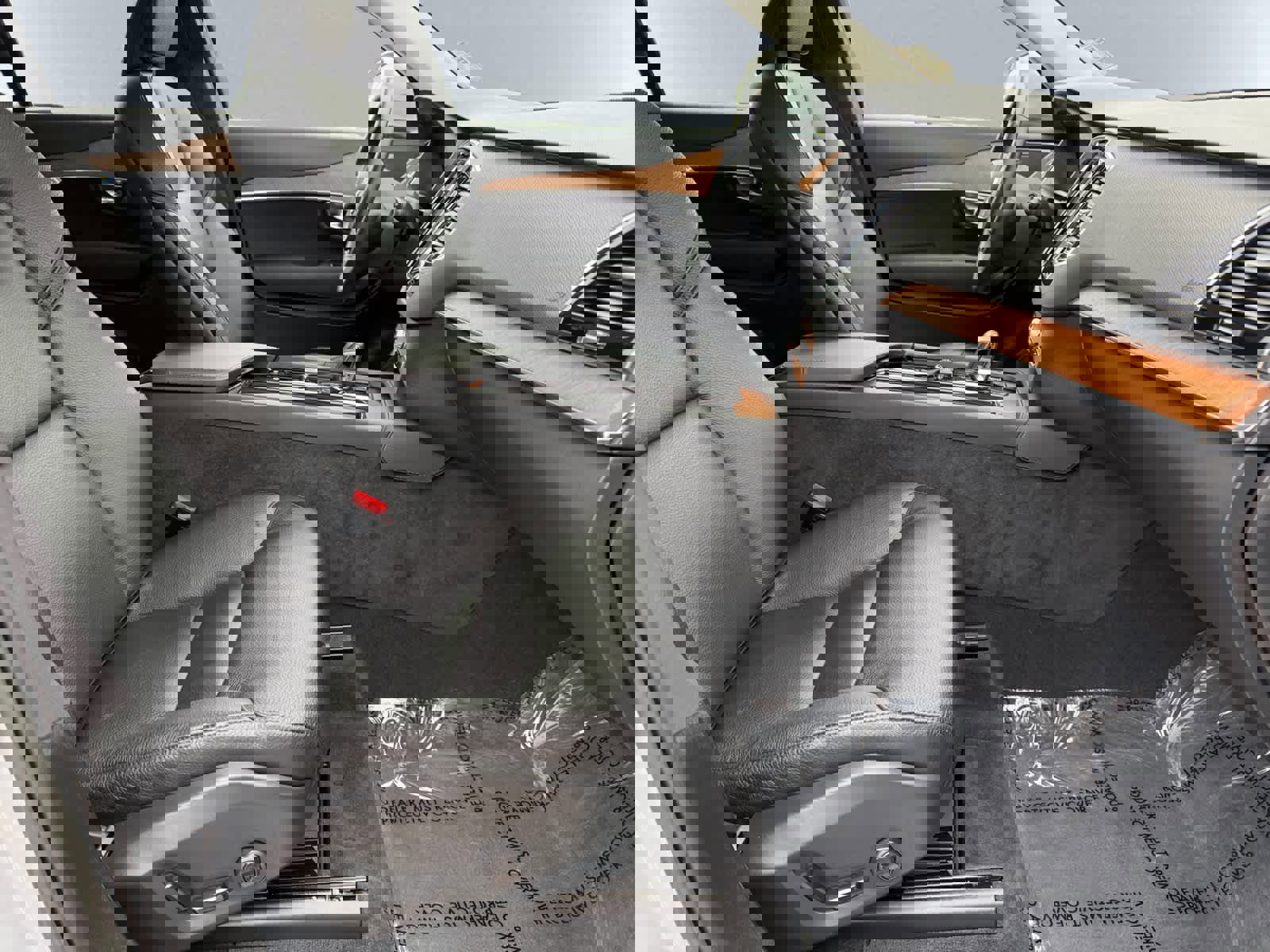 Used 2023 Volvo XC90 B6 Plus w/ Protection Package image 22