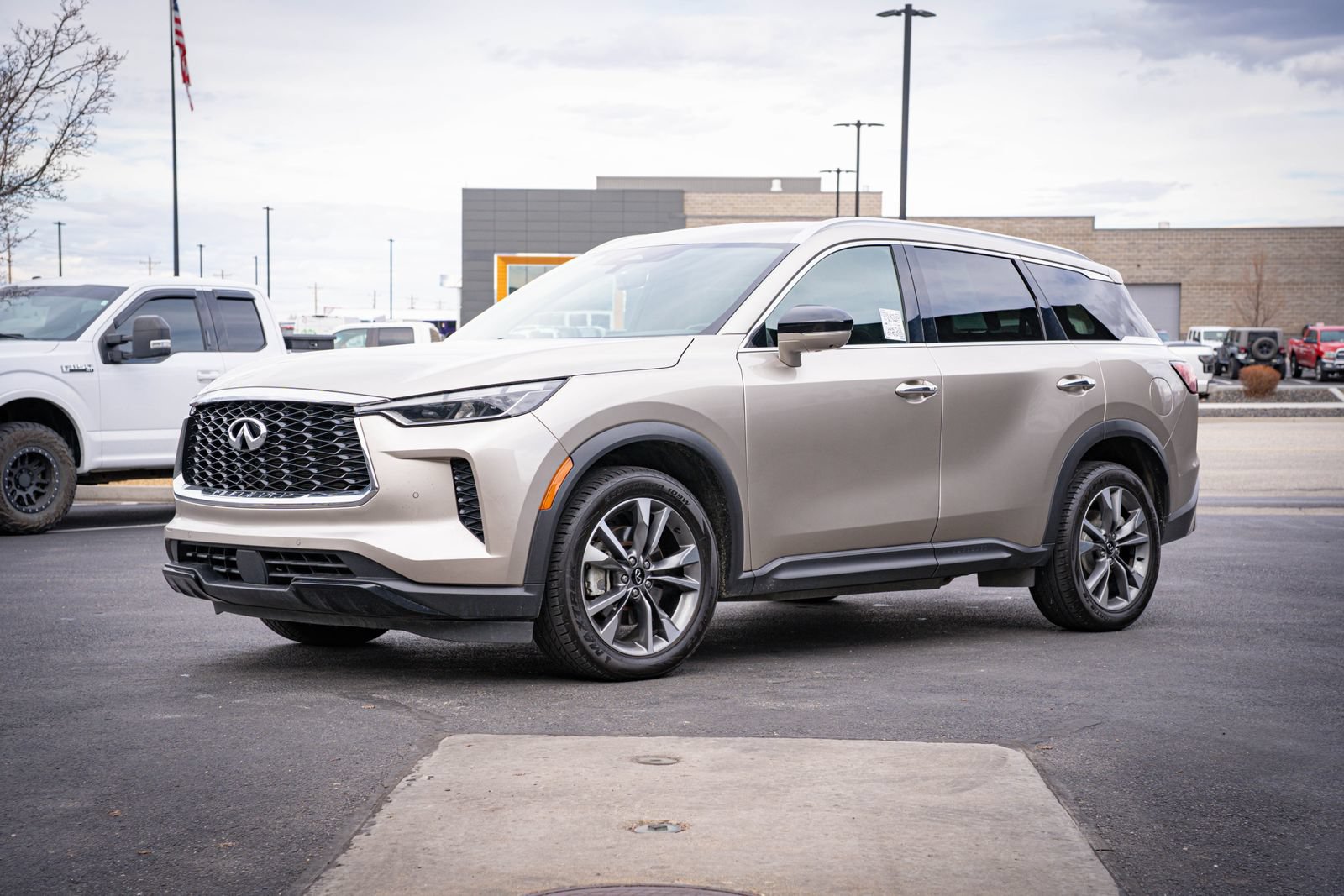 Used 2023 INFINITI QX60 Luxe AWD/4WD image 10