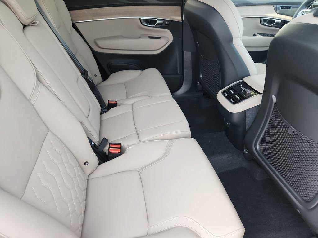 New 2026 Volvo XC90 B6 Plus w/ Protection Package Premier AWD/4WD image 23