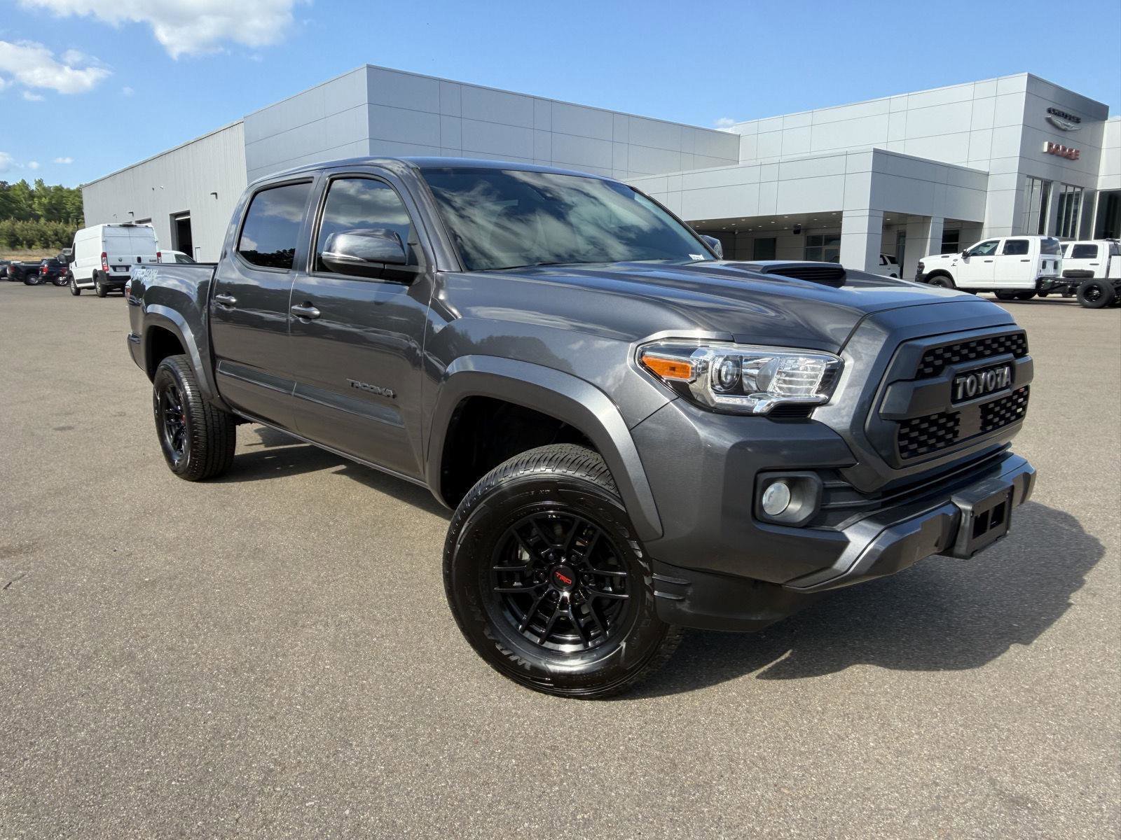 Used 2021 Toyota Tacoma TRD Sport AWD/4WD image 3