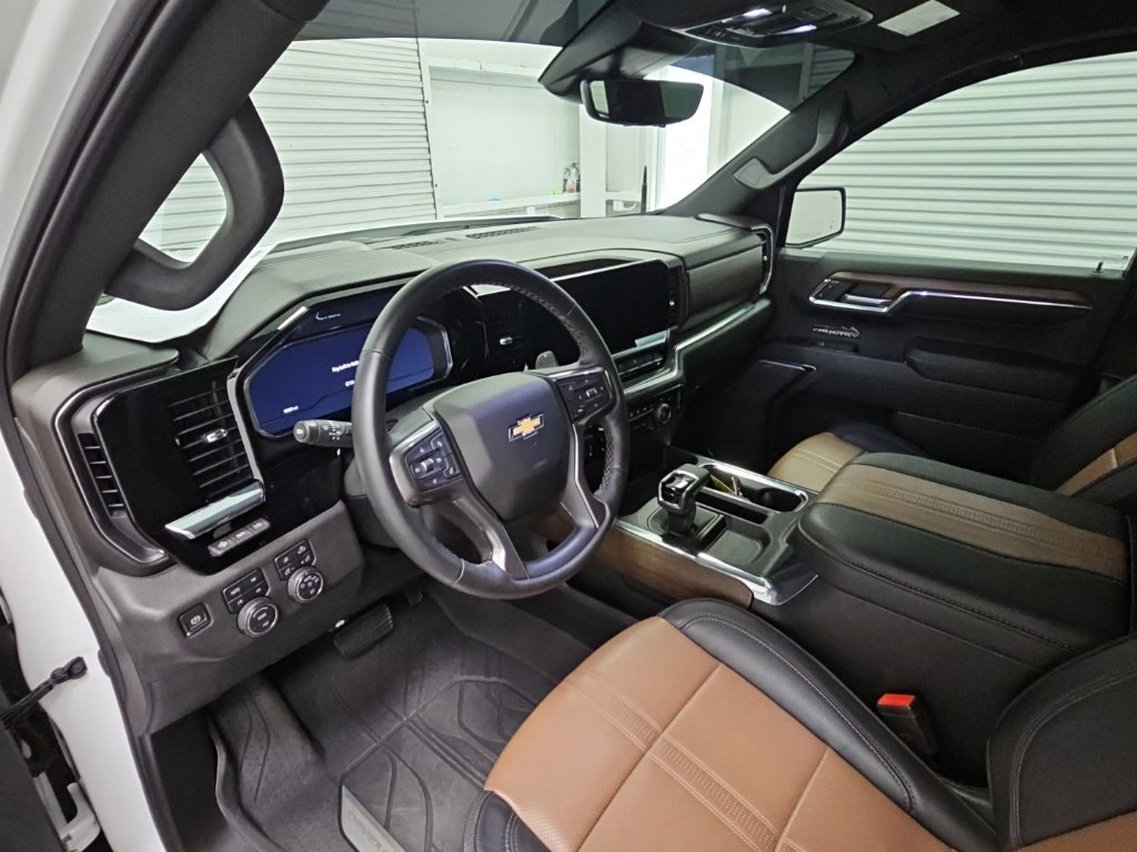 Used 2024 Chevrolet Silverado 1500 High Country w/ Technology Package AWD/4WD image 12