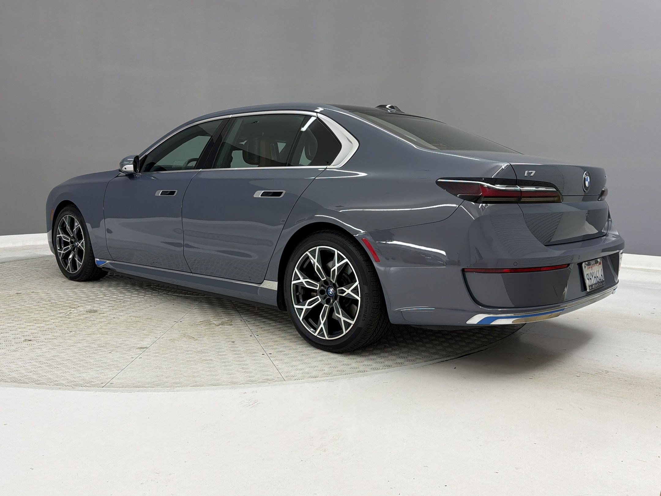 Certified 2023 BMW i7 xDrive60 AWD/4WD image 3