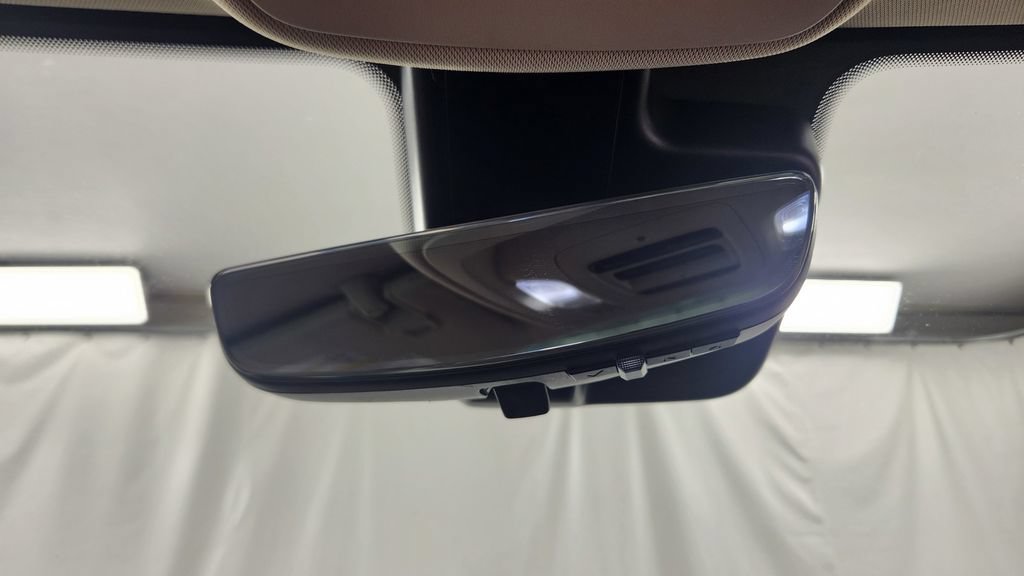 Used 2023 Buick Envision Avenir AWD/4WD image 33