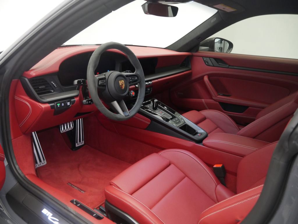 Certified 2025 Porsche 911 Carrera GTS RWD image 4
