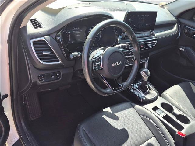 Used 2022 Kia Seltos SX w/ Sunroof Package AWD/4WD image 3