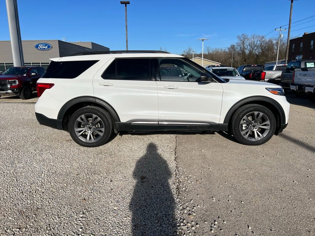 Used 2021 Ford Explorer XLT w/ Equipment Group 202A image 9