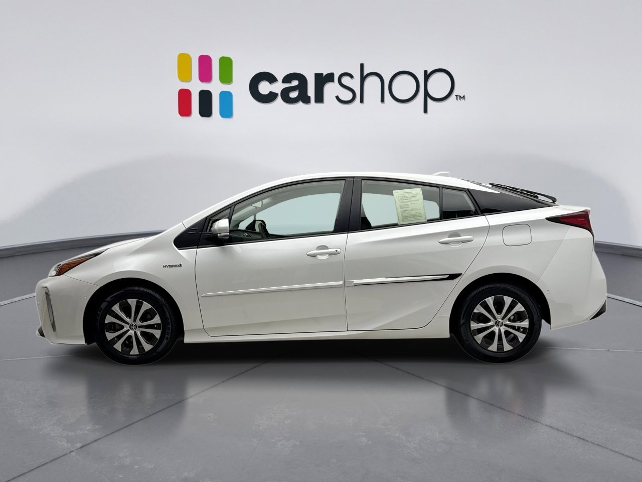Used 2022 Toyota Prius LE image 2