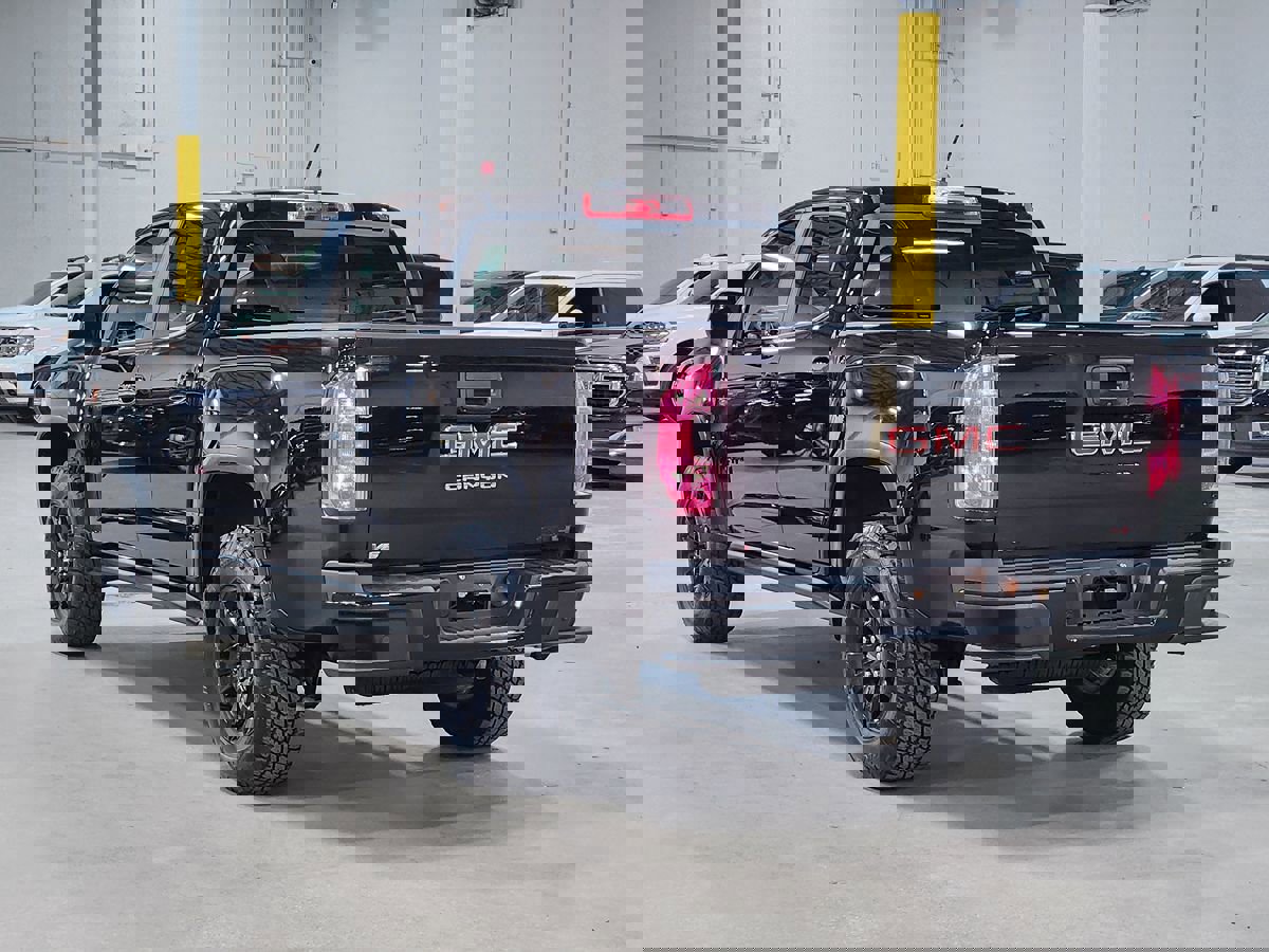 Used 2022 GMC Canyon AT4 image 11