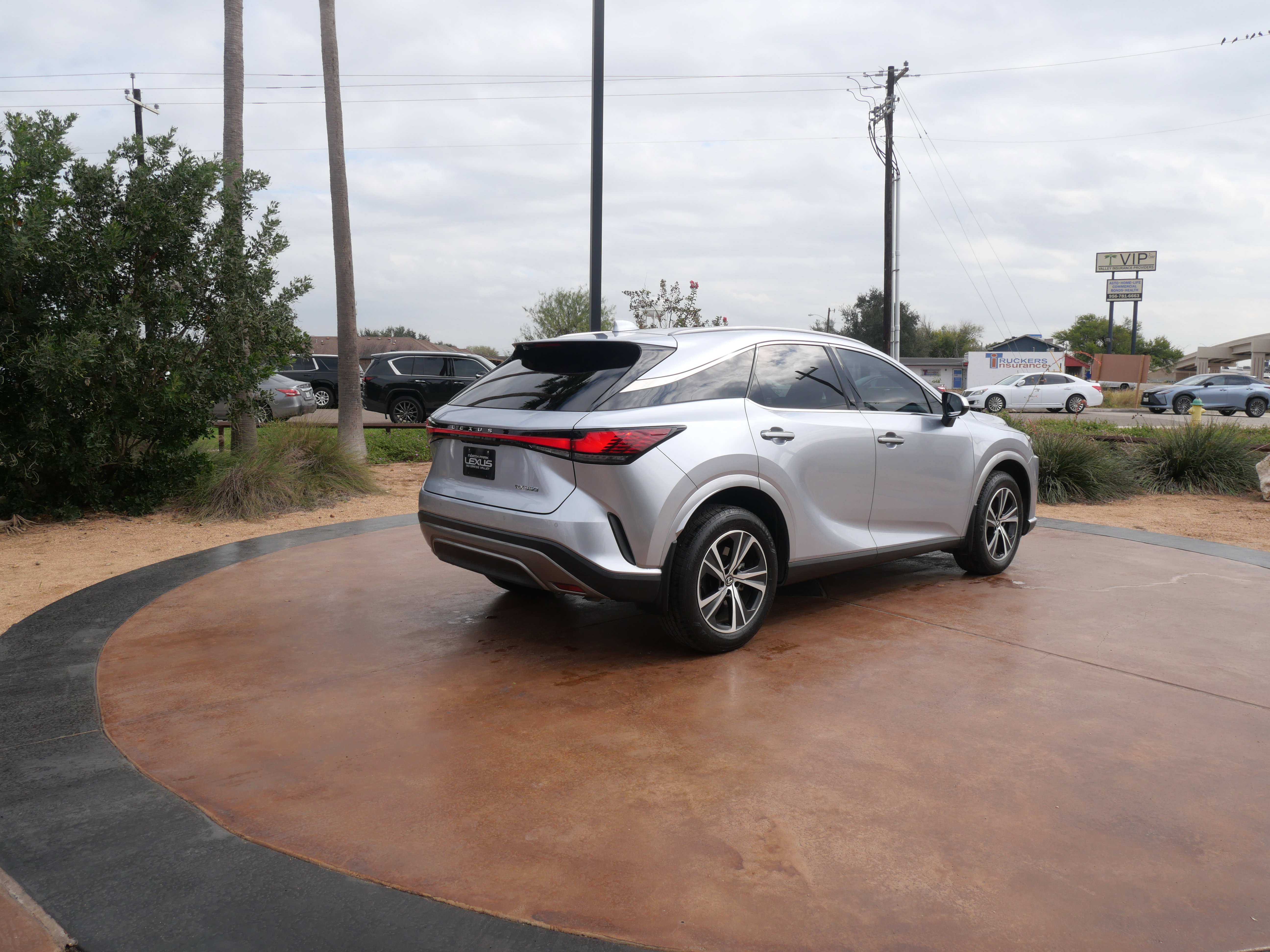 Used 2024 Lexus RX 350 Premium image 3