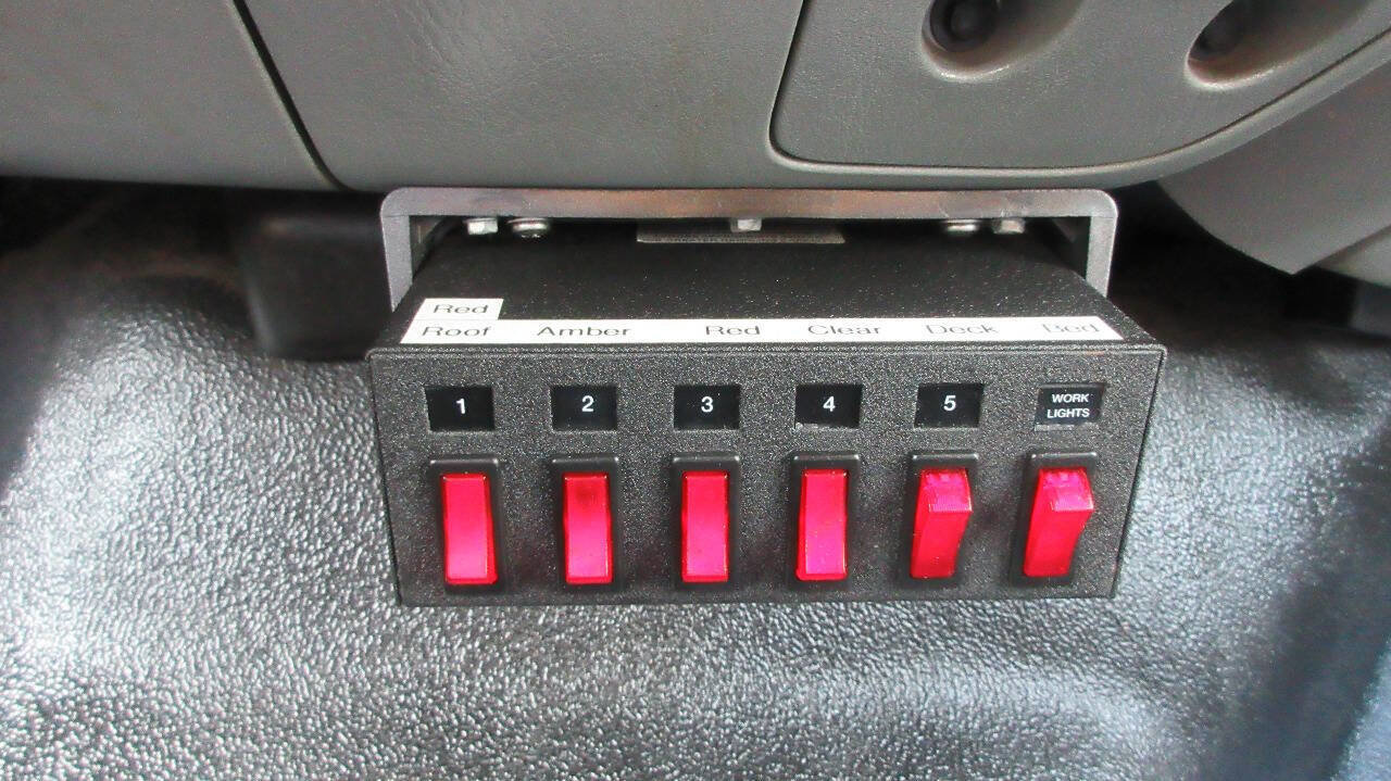 Used 2007 Ford F550 2WD Regular Cab Super Duty image 40