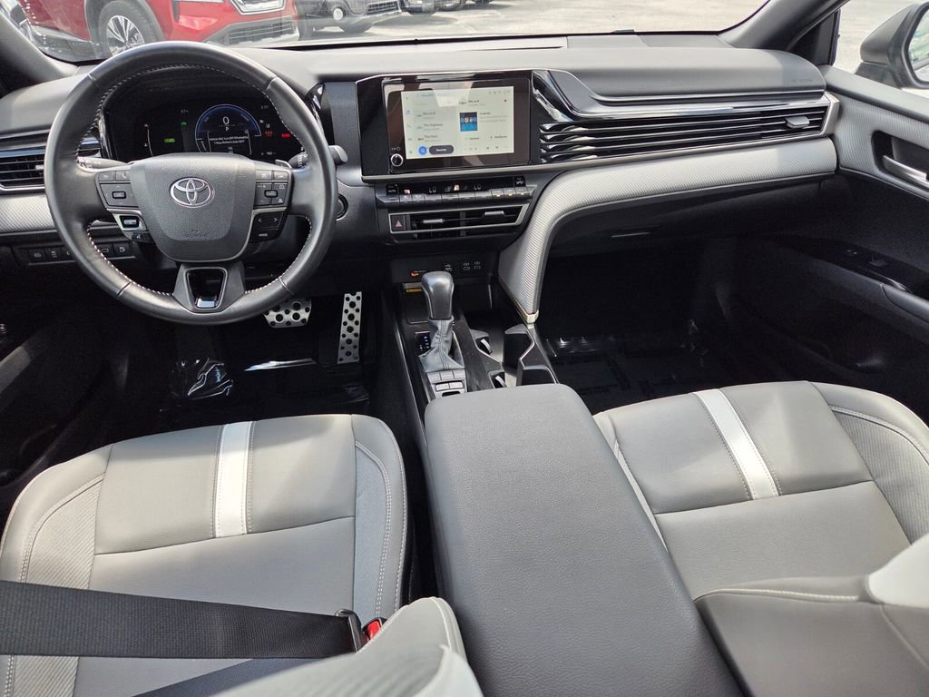 Used 2025 Toyota Camry SE FWD image 9