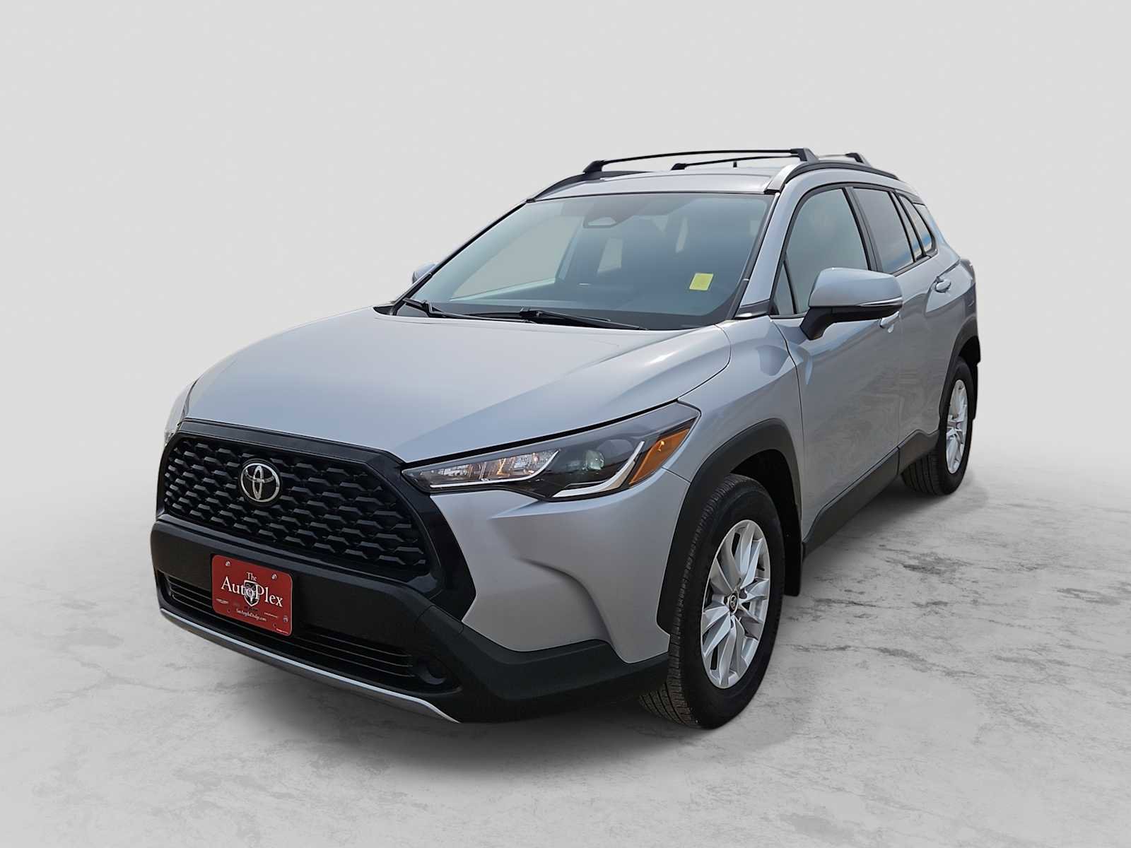 Used 2024 Toyota Corolla Cross LE image 1