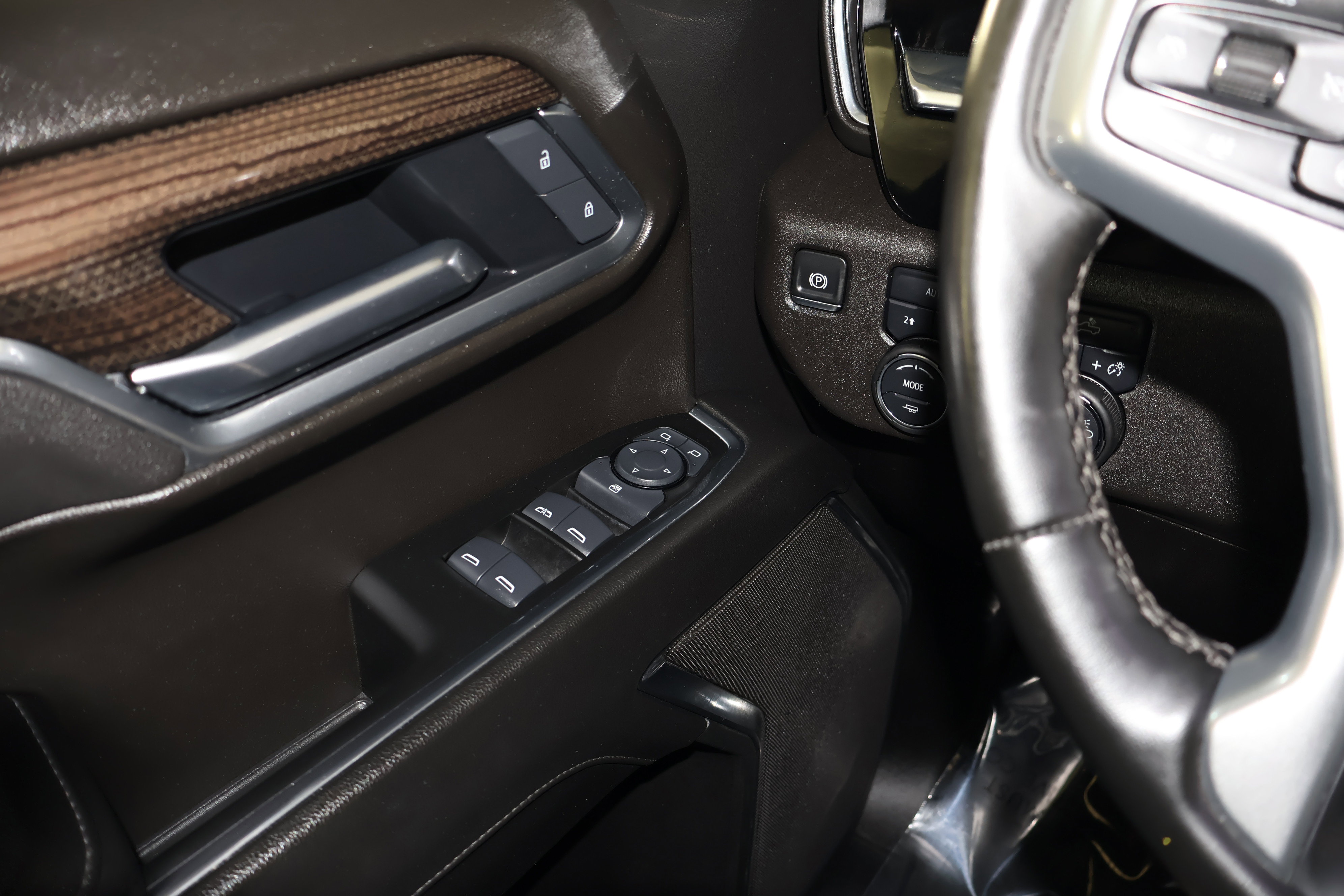 Used 2025 Chevrolet Silverado 1500 LT image 33